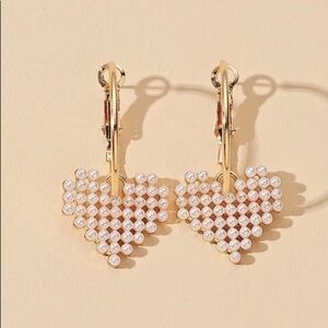 3/$30 💛 Faux Pearl Heart Earrings